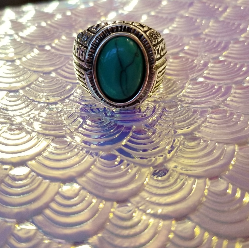 💎 Green resin stone metal ring - Picture 2 of 5